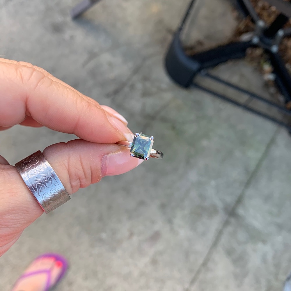 Stunning 2.08 ct radiant cut Moissanite - Picture 8 of 8